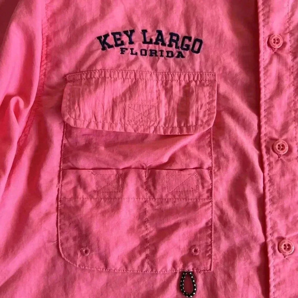 Spicy Tuna Hot Pink Swordfish Key Largo FL Fishing Button Up Shirt Men’s Med - Picture 11 of 15